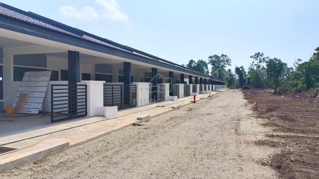 Rumah teres setingkat, Chengal Lempong, Balok, Kuantan, Pahang. 1