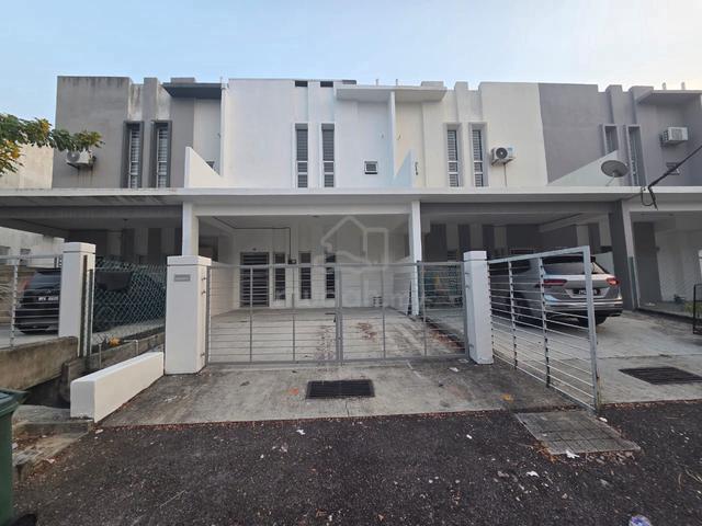 Pasir Gudang Jalan Wau Kikik, Bandar Layangkasa Double Storey Terrace 1
