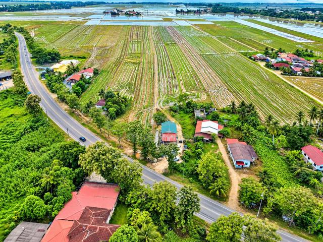 Ayer Hitam, Kampung Simpang Empat Kerpen Tanah Tepi Jalan Kongsi Geran 1