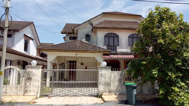 An double-storey house (For Sale) 1