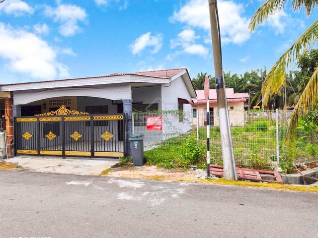 Rumah Teres Corner Lot Besar di Batu Gajah Pasir Sg Rambai, Melaka 1