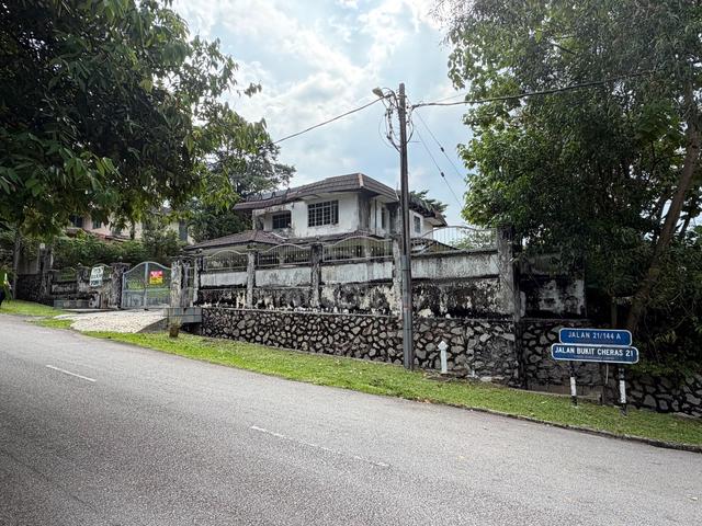 Old House {10,500sf} 2sty Bungalow Mainroad Taman Bukit Cheras, KL 1