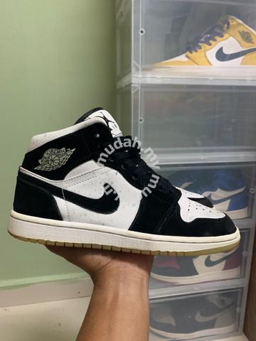 Nike Air Jordan 1 Mid SE “PANDA” Glow In The Dark - Shoes for sale in  Ampang, Selangor