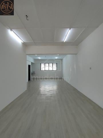 Bandar Puchong Jaya Office Lot Renovated Opposite IOI Mall 1