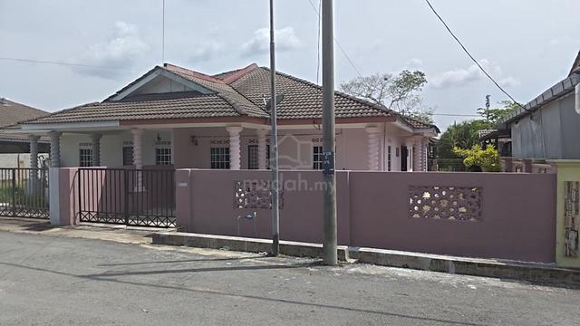 Semi-Detached House For Rent in Tmn Berjaya Permai, Kuantan 1
