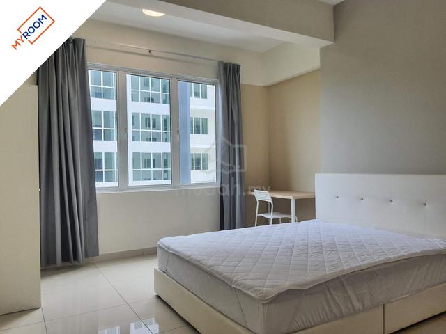 Master Room   Private Bath | Emerald Residence |  1