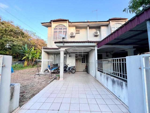 FOR SALE ! 2 Storey Taman Dahlia, Bandar Baru Salak Tinggi, Sepang 1