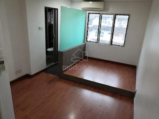 2.5 Storey Terrace House Taman Sri Sinar Available November Must View. 1