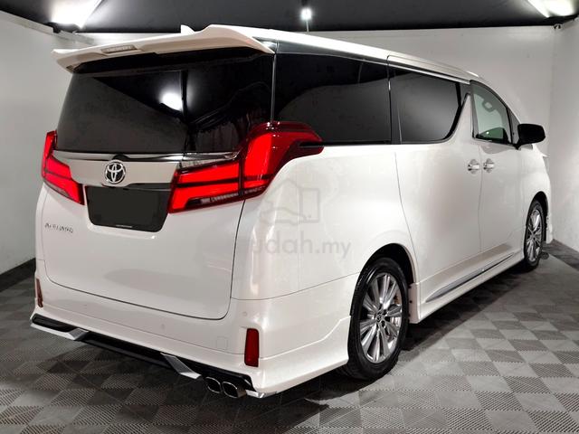 2022 Toyota Alphard 2.5 GOLDEN EYE 5-YRS WARRANTY - 2