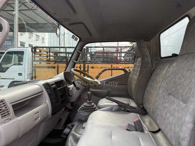 Hino WU300R 1 Ton 10 Kaki Box Bonded 4800KG Lori - photo 4 of 6