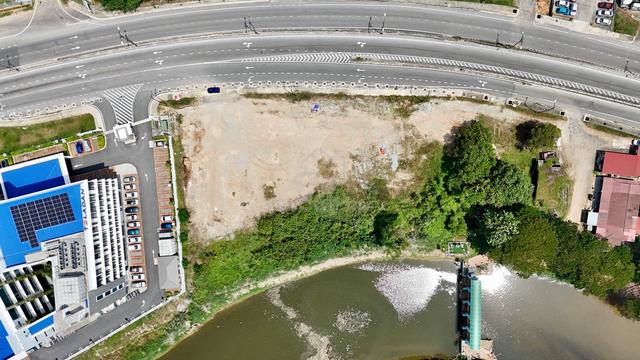 (FRONT MAINROAD!!) 1.29 Acre Land Kawasan Perindustrian Batu Berendam 1