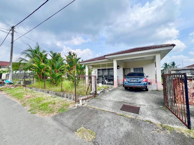 MURAH 1 Storey Banglow @ Taman Pinggiran Putra Seri Kembangan 1