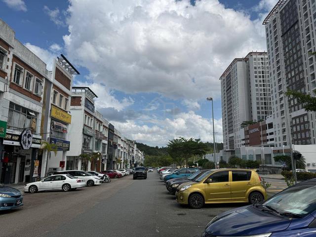 Nusa Sentral 3sty shop Groundfloor facing mainroad 1