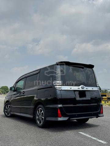 2020 Toyota VOXY 2.0 ZS KIRAMEKI II (A) - 3