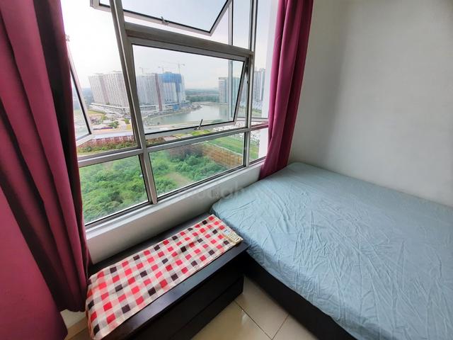 Female AC master room walking distance to MMU 1