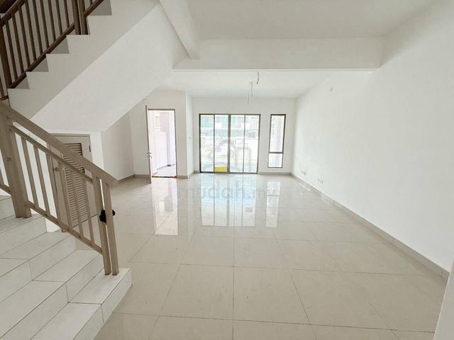 Full Loan House at Ulu Tiram near Desa Cemerlang Tebrau 1