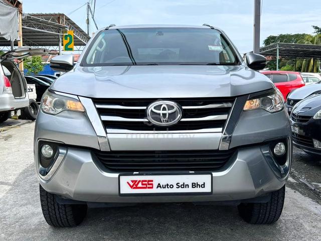Toyota FORTUNER 2.4 VRZ 4x4 FullService Toyota 2.8 - 4