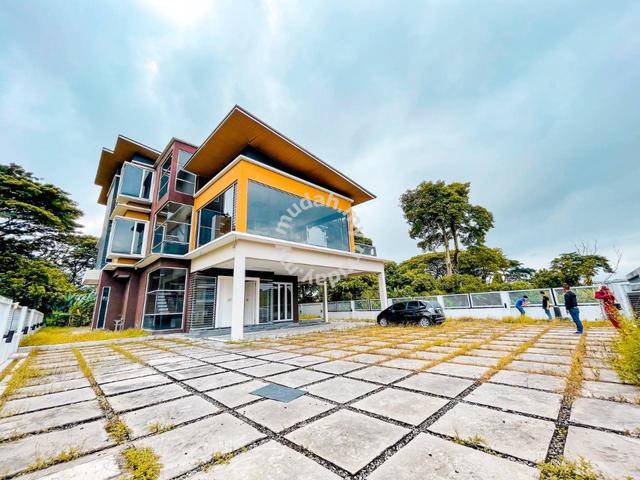 EXCLUSIVE VIP 3 Storey Bungalow Mines Resort City Seri Kembangan 1