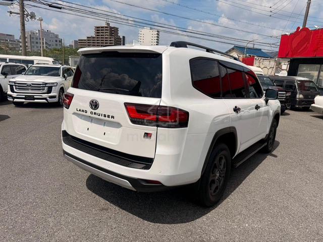 2023 Toyota Land Cruiser 300 GR-Sport 3.5 Petrol - 4
