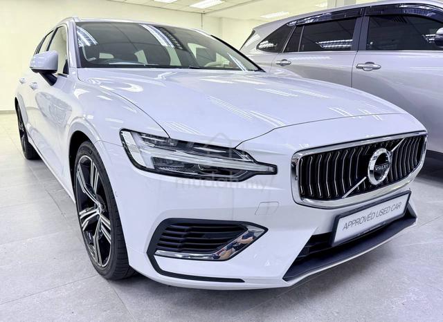 2022 Volvo V60 Recharge T8 Inscription - 1