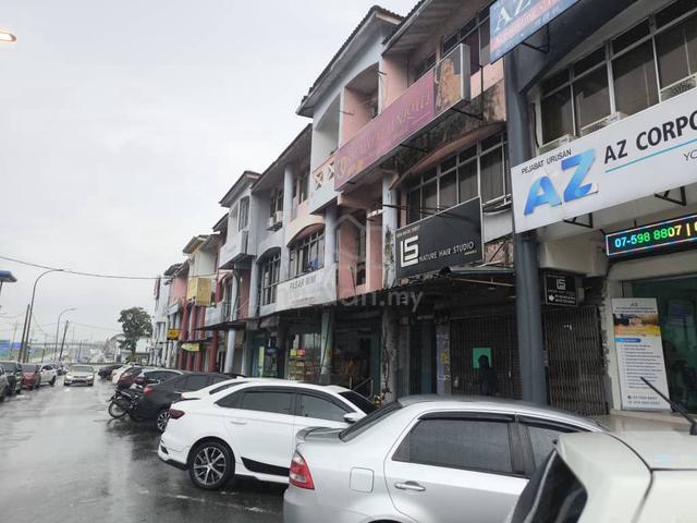Senai Utama 3 Storey Shop For Sale 1