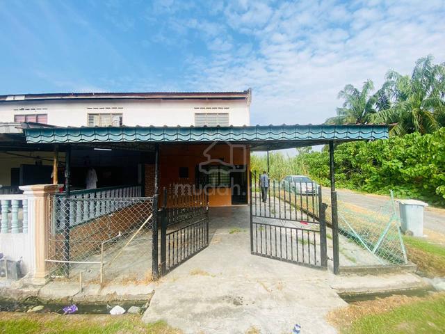 END LOT . TANAH BESAR β 2 Storey (Low Cost),Taman Langat Jaya, Banting 1