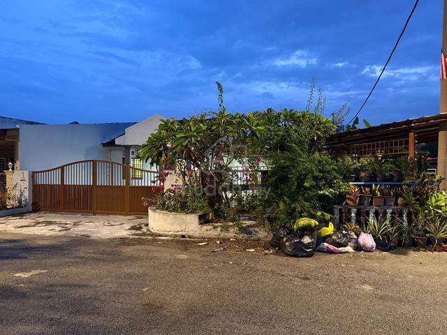 Bercham / Tambun single storey bungalow for rent 1