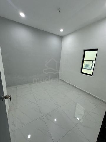 tampoi /Larkin/majidee/ciq 4
