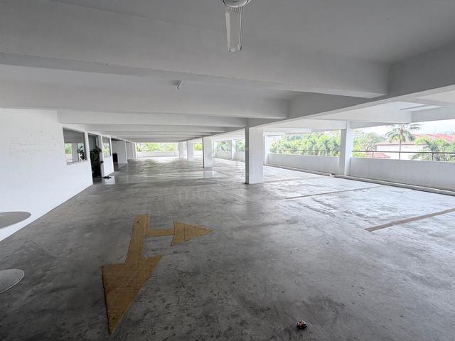 Usedcar Dealer Showroom Taman equine Good location 1