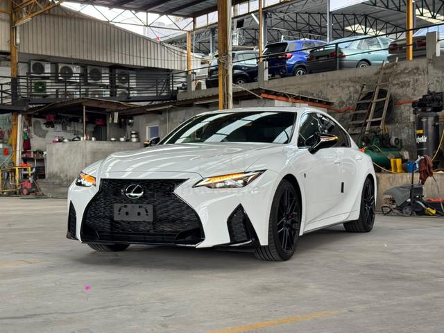 2021 Lexus IS300 F-SPORT MODE BLACK FOC WARRANTY - 3