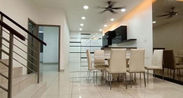 Taman Redang Lakeview Molek House For RENT 1