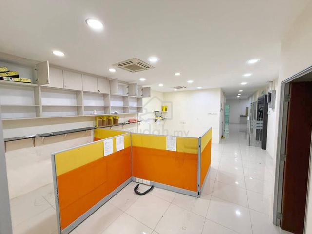 [3mins Walk to LRT] Puchong Bandar Puteri Office Lot Partially Furnish 1