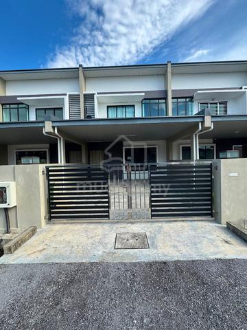 Double Storey Intermediate House For Rent📍City Garden,Samarahan 1