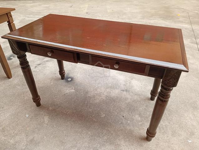 Table - photo 2 of 3