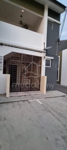 Low Deposit Townhouse Idaman Putra Kulai / Ground Floor 1