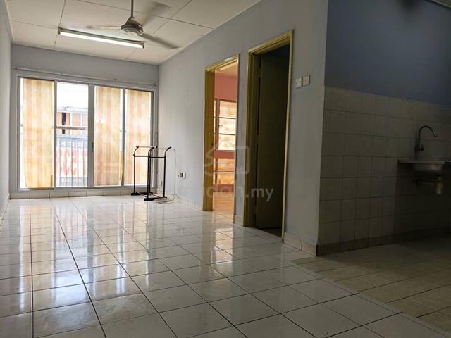 Plaza Suria Shop Apartment 1