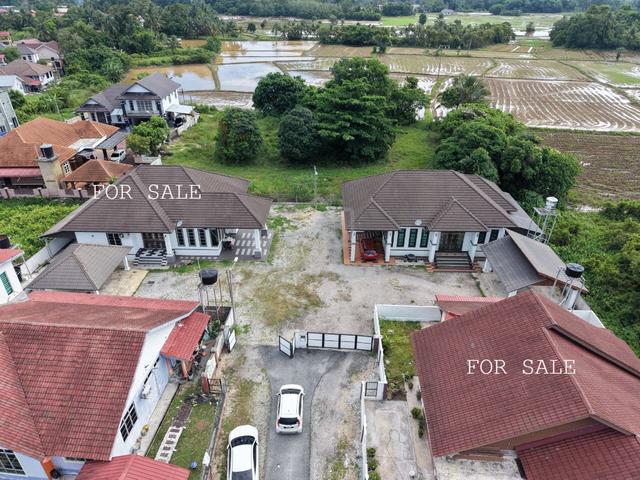 .✅ KADOK Dekat Jalan Utama Banglo Tanah Besar untuk Dijual 1