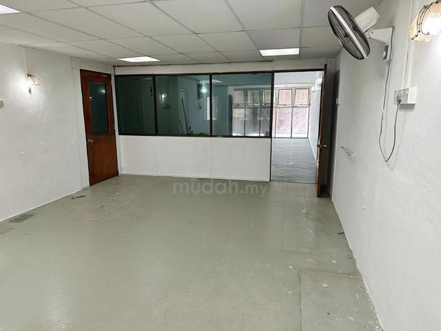 Newly repainted 1st Floor Shop @ Bayan Baru Jalan Mayang Pasir 1100SF 1