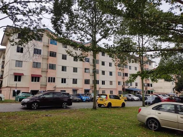 Rumah Pangsa College Heights Pajam 1