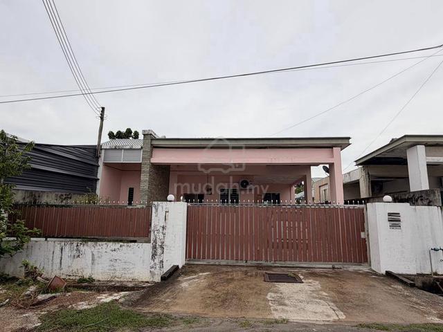 Singel Storey Semi Detached House for Rent 1
