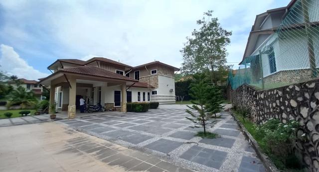 For sale!!! 2 Storey Bungalow Puncak Pinggiran Putra 1