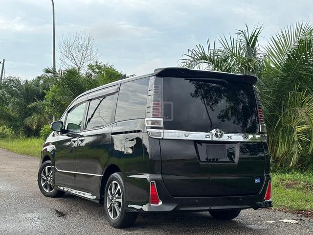 2019 Toyota VOXY 2.0 ZS KIRAMEKI II (A) - 4
