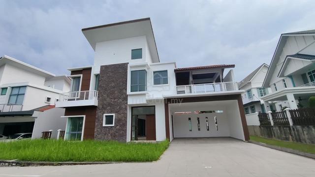 Zero lot bungalow  - land area 6695sf 1