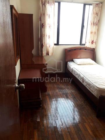 Middle Female single room Bistari wtc lrt mrt bus KLCC TRX GHKL Intern 3