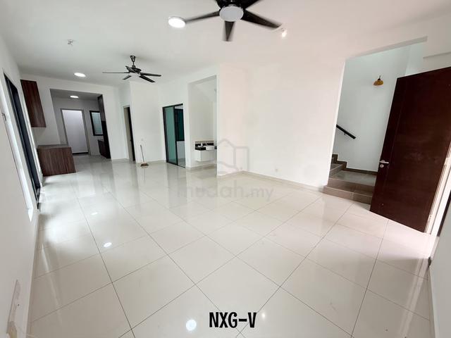 PARTIALLY FURNISHED !! 32x70 Periwinkle Double Storey Cluster Semi-D 1