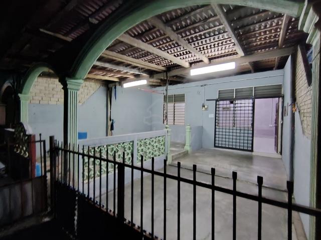 Rumah Teres Setingkat Taman Mahsuri 1