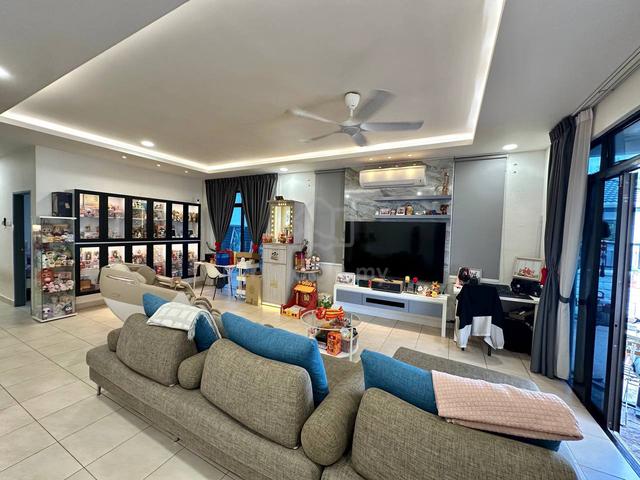 Mount Austin Height 2 Storey Cluster House For Sale Renovate 1