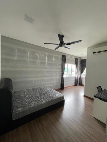 Townhouse 4+1 bedroom bandar saujana putra 1
