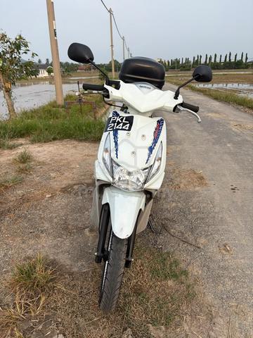 Skuter Honda Icon 110 tahun 2010 - photo 3 of 7