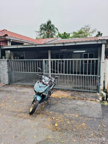 Selangor Klang Partially Furnished Terraced House For Rent 1